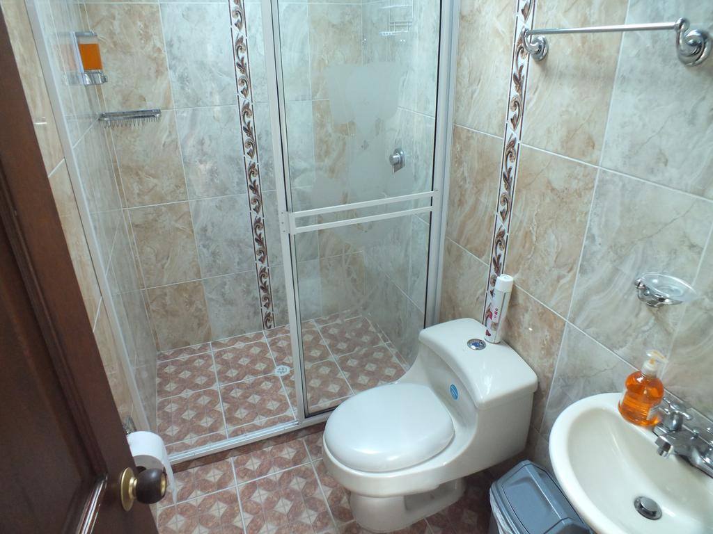 Hostal Casa Paraiso Медельин Экстерьер фото