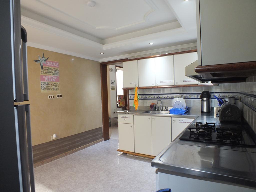 Hostal Casa Paraiso Медельин Экстерьер фото