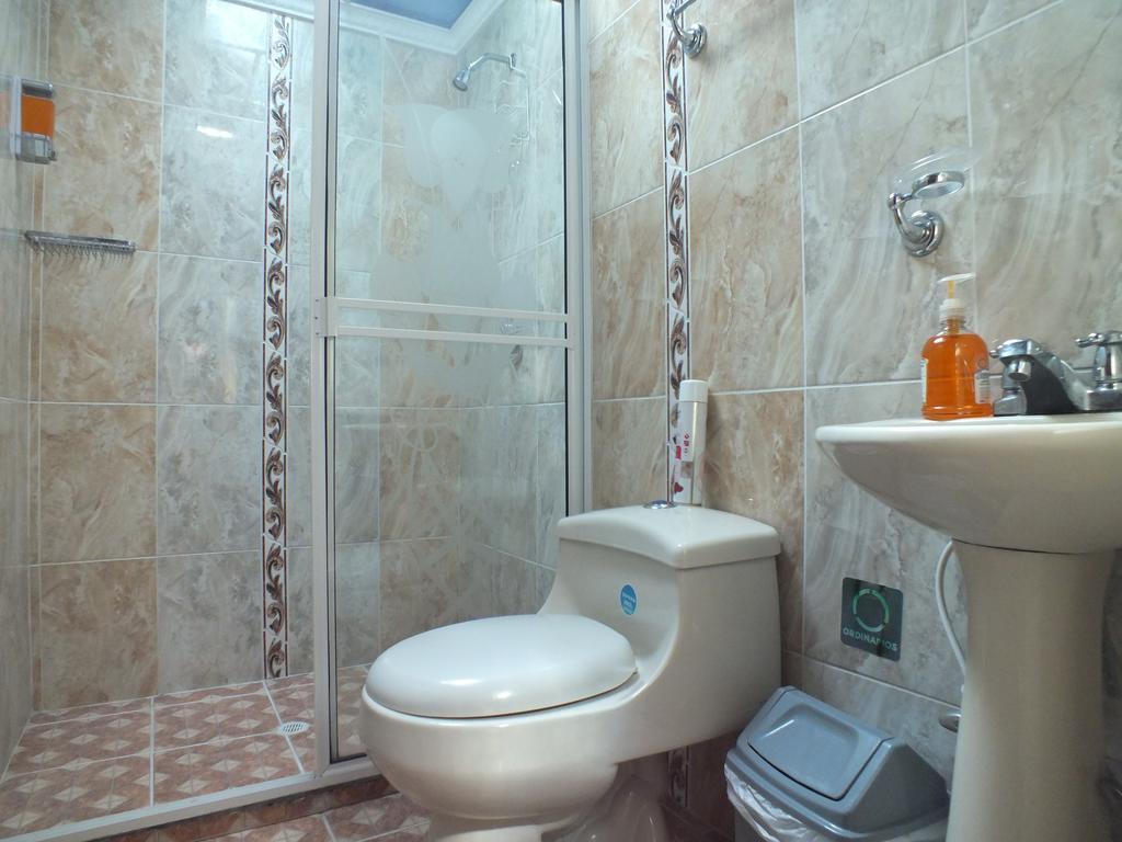 Hostal Casa Paraiso Медельин Экстерьер фото