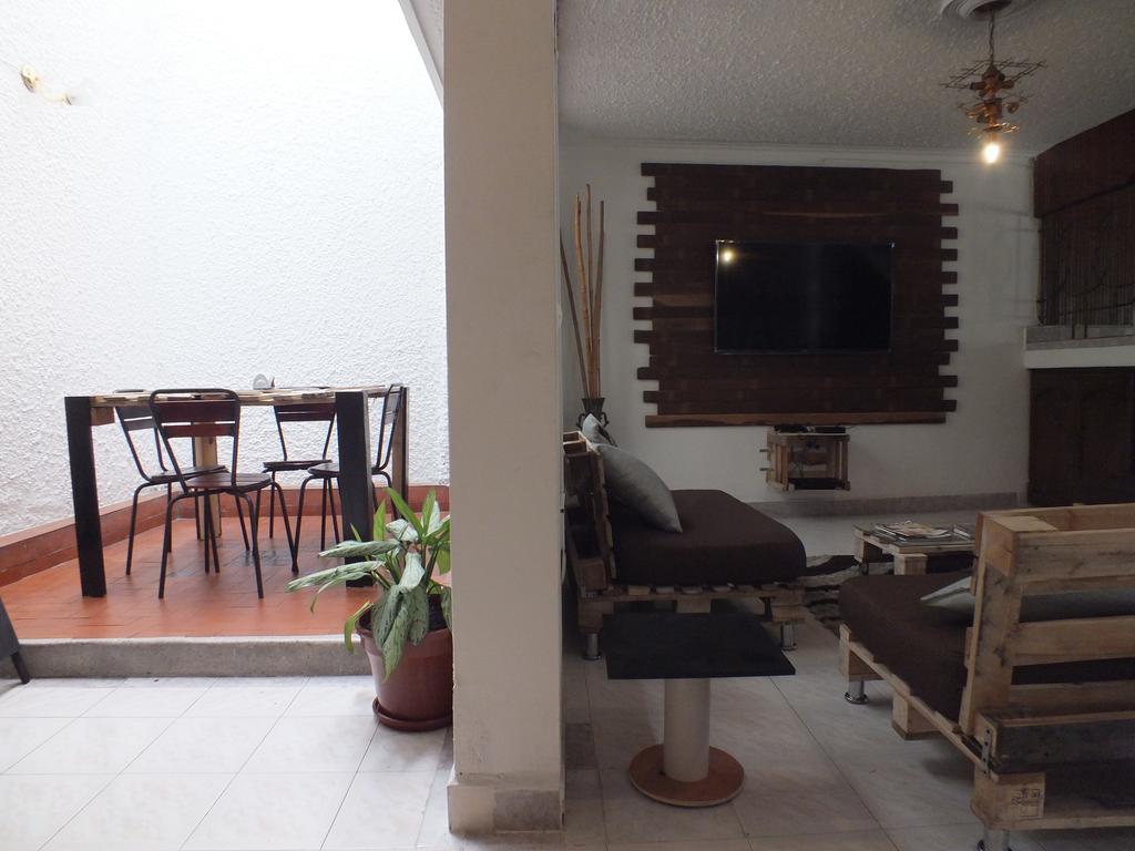 Hostal Casa Paraiso Медельин Экстерьер фото