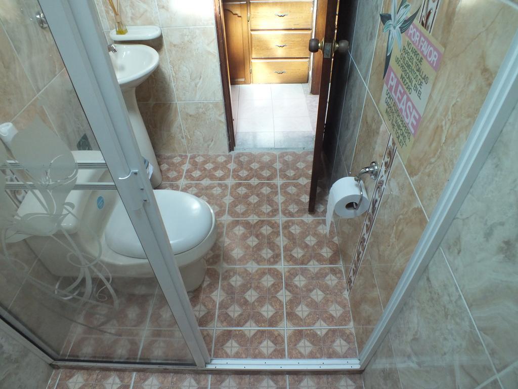 Hostal Casa Paraiso Медельин Экстерьер фото