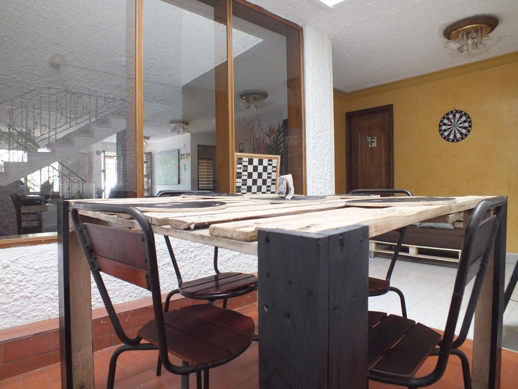 Hostal Casa Paraiso Медельин Экстерьер фото