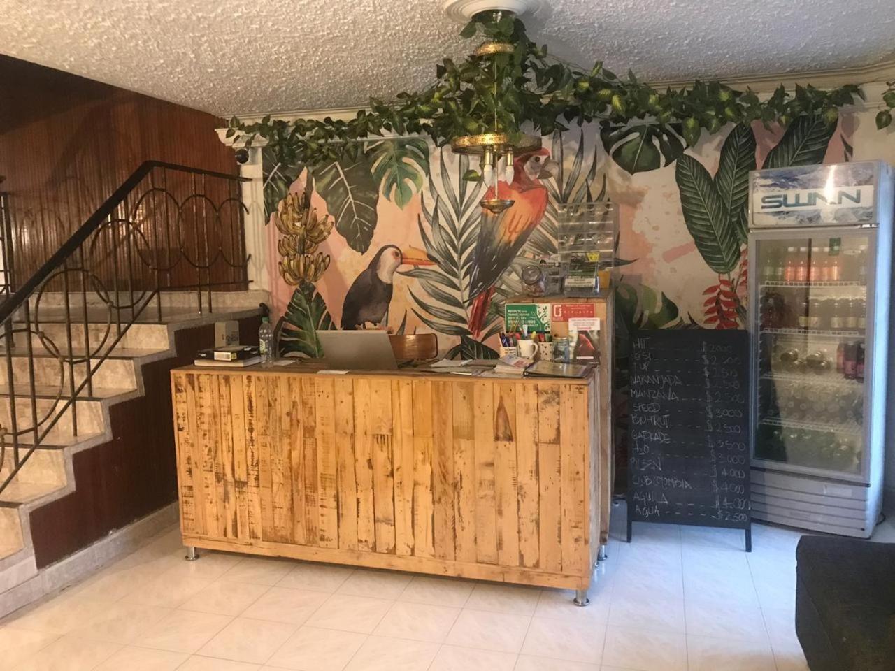 Hostal Casa Paraiso Медельин Экстерьер фото