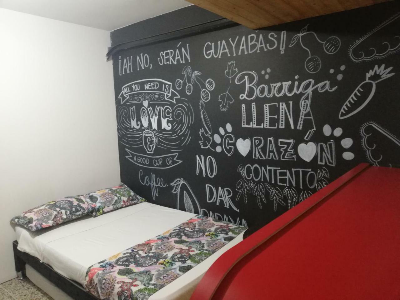 Hostal Casa Paraiso Медельин Экстерьер фото